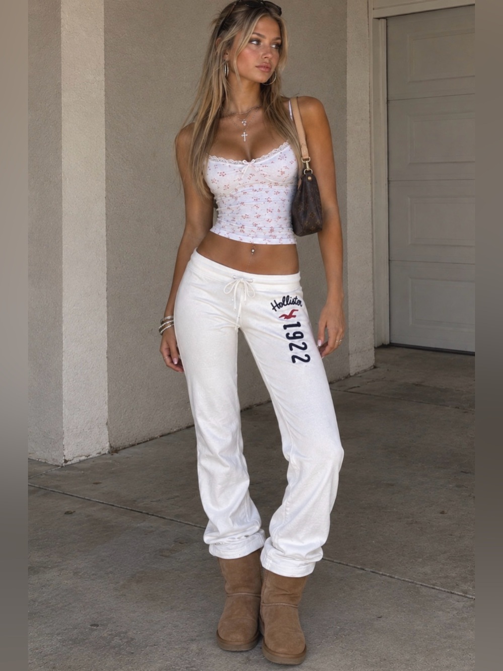 Hollister Y2K White Logo 1922 Sweatpants Sz small 26” inseam